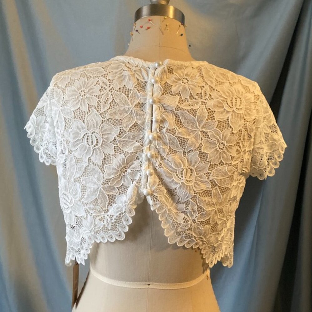 Stretch Lace Faux Pearl Button Back Crop Top  Cap Sleeve White Size M - Picture 2 of 5